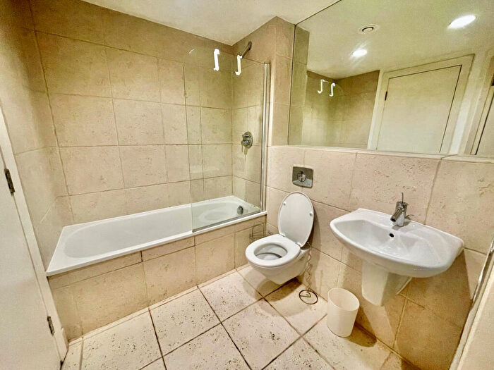 2 Bedroom Apartment To Rent In West Point, Wellington Street, City Centre, LS1