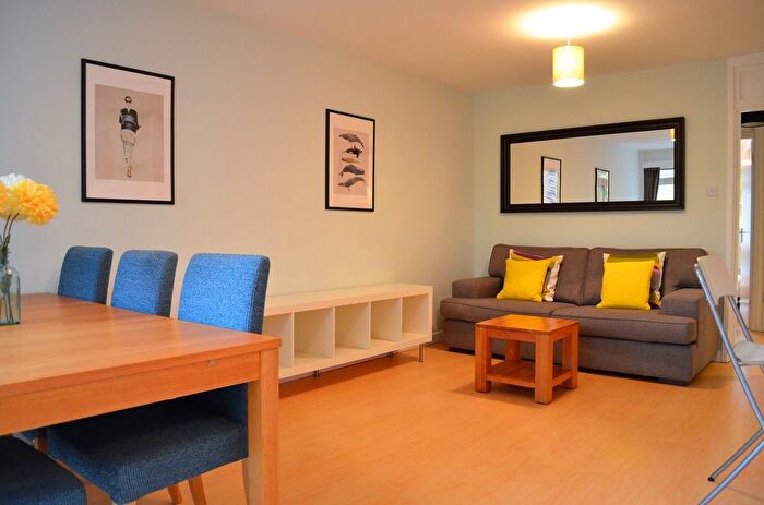 2 Bedroom Flat To Rent In Butler Close, Oxford, Oxfordshire, OX2
