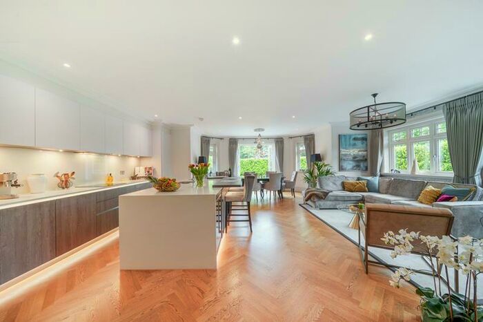 2 Bedroom Apartment To Rent In Drift Road, Windsor, SL4