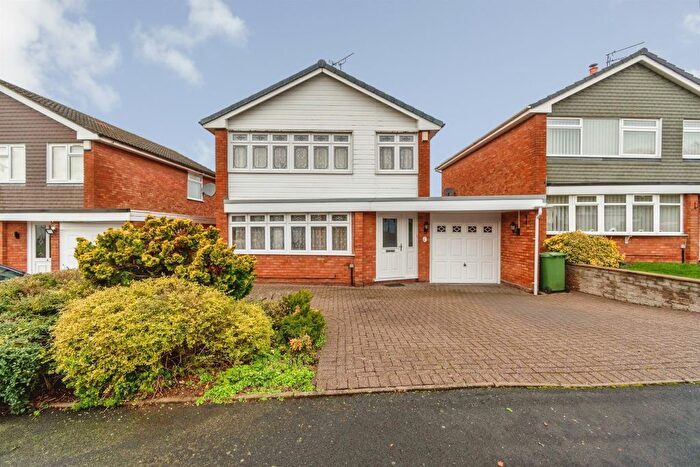 3 Bedroom Detached House For Sale In St. Austell Road, Walsall, WS5