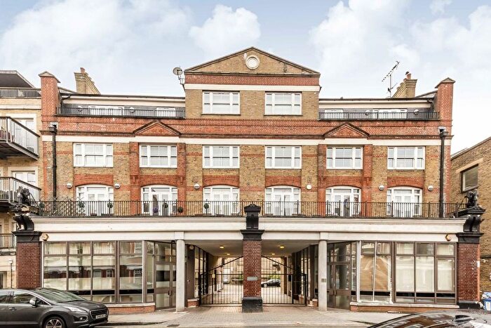 3 Bedroom Flat To Rent In Bromells Road, Clapham, SW4