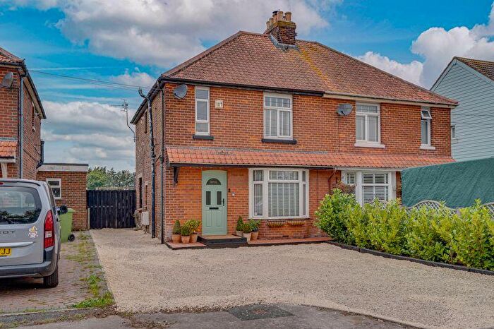 3 Bedroom Semi-Detached House For Sale In Newgate Lane, Fareham, PO14