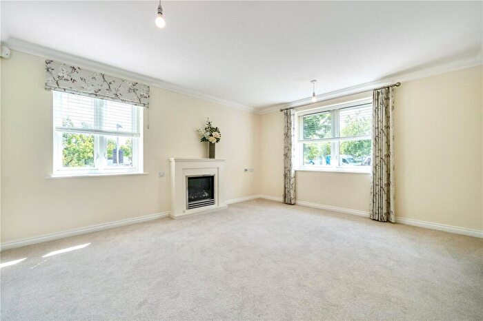 1 Bedroom Apartment For Sale In Yeats Lodge, Greyhound Lane, Thame, OX9