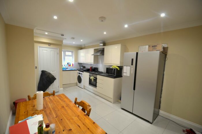 4 Bedroom Semi-Detached House To Rent In Brightside Avenue, Staines, TW18