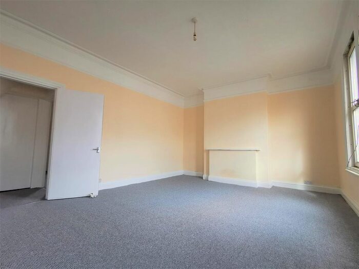 1 Bedroom Flat To Rent In Folkestone Road, Dover, CT17