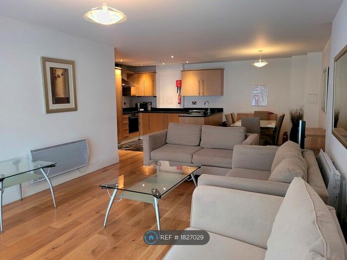 3 Bedroom Flat To Rent In Dolben Court, London, SW1P