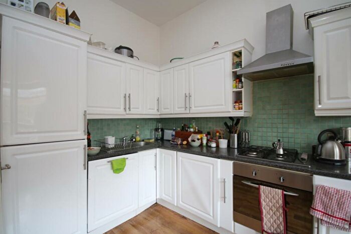 3 Bedroom Apartment To Rent In Finsbury Park Road, London, N4