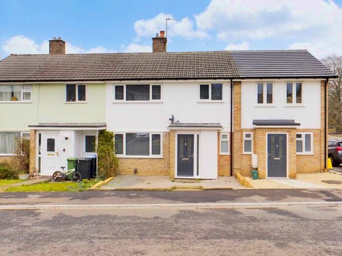 3 Bedroom House To Rent In Fallowfield Walk -, HP1