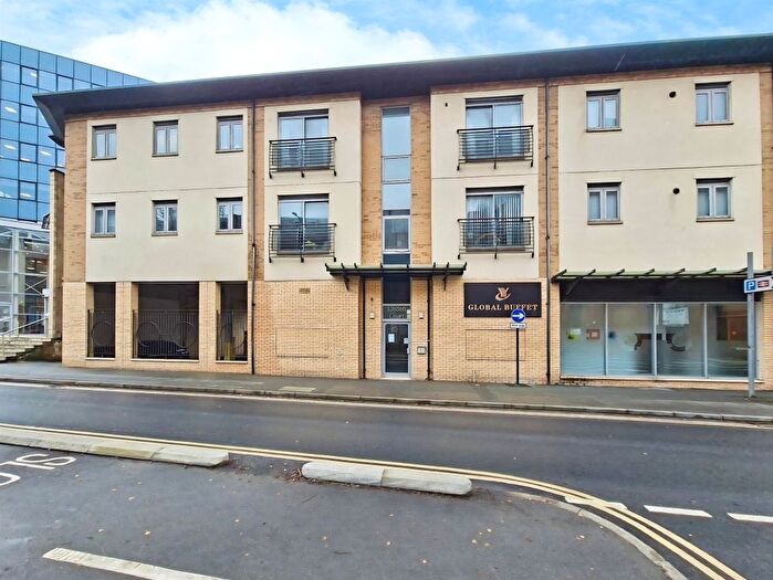 2 Bedroom Flat For Sale In Holbrook Way, Swindon, SN1