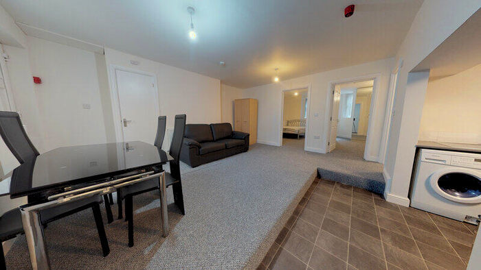 3 Bedroom Flat To Rent In Royal Park Terrace, Hyde Park, Leeds, LS6