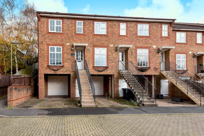 2 Bedroom End Of Terrace House To Rent In Irvine Place, Virginia Water, GU25