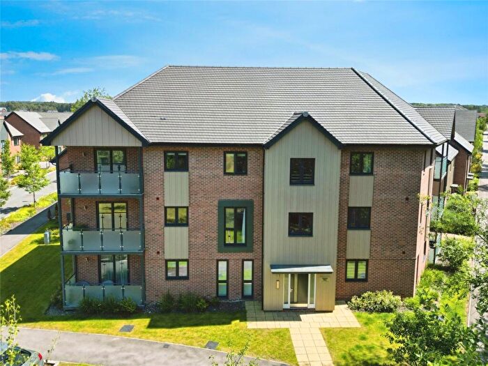 2 Bedroom Apartment For Sale In Lavant Way, Crowthorne, Berkshire, RG45
