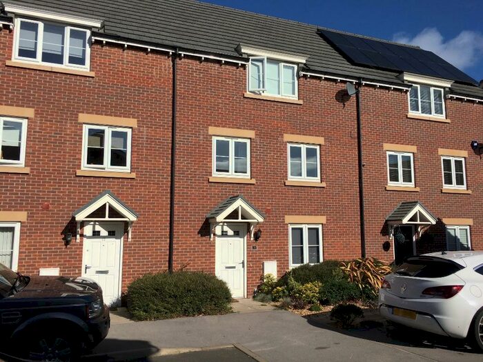 3 Bedroom Semi-Detached House To Rent In Canterbury Close, Retford, DN22