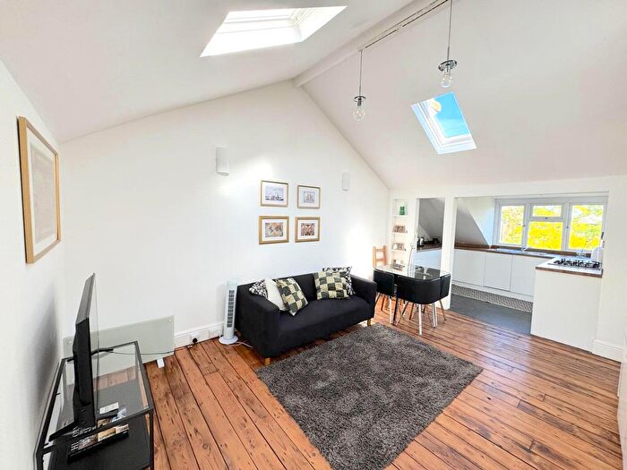 3 Bedroom Flat To Rent In Camden Road, London, NW1