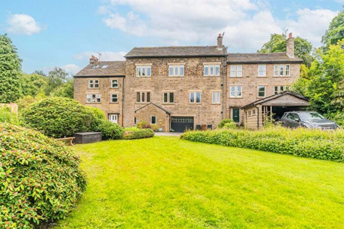 4 Bedroom Town House For Sale In Chunal, Glossop, SK13