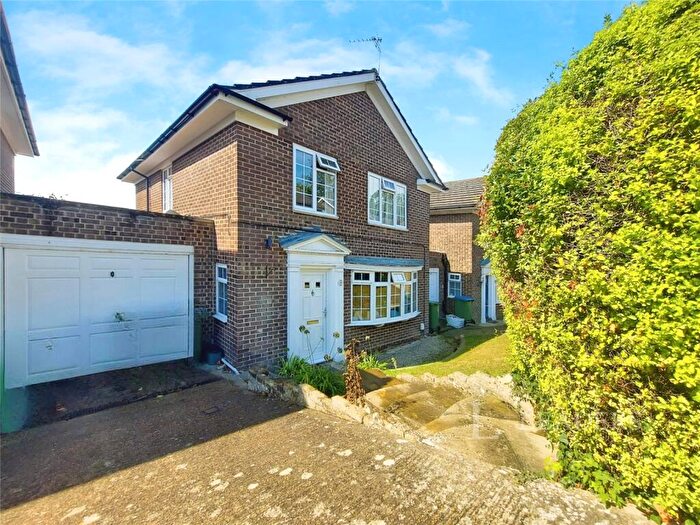 4 Bedroom Link Detached House For Sale In Greenbanks Gardens, Wallington, Fareham, PO16