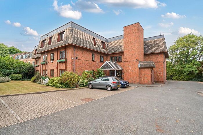 2 Bedroom Flat For Sale In Finchley, Woodgrange Road, N12