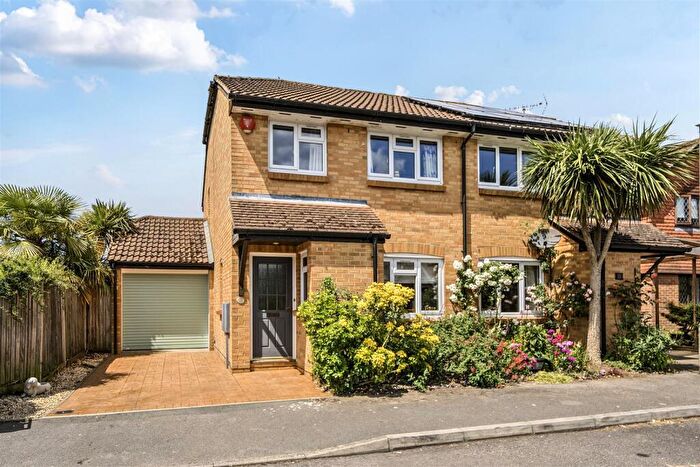3 Bedroom Semi-Detached House For Sale In Gooch Close, Twyford, Reading, Berkshire, RG10