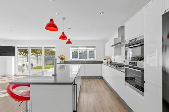 4 Bedroom Detached House For Sale In The Warren, The Green, Croydon, CR0