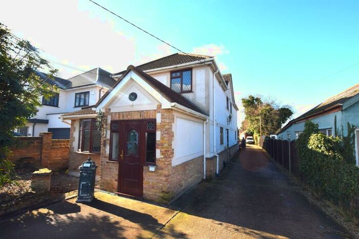5 Bedroom Detached House To Rent In Pound Lane, SS13