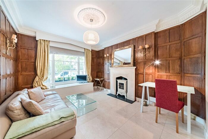 1 Bedroom Flat To Rent In Brompton Square, Knightsbridge, London, SW3