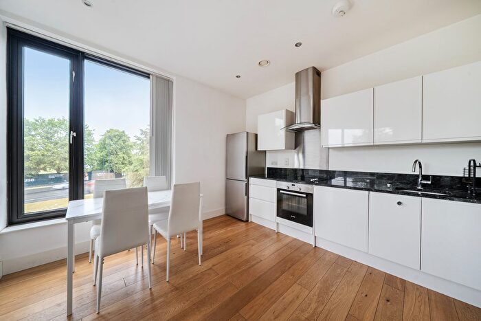 2 Bedroom Flat To Rent In High Street, Slough, SL1