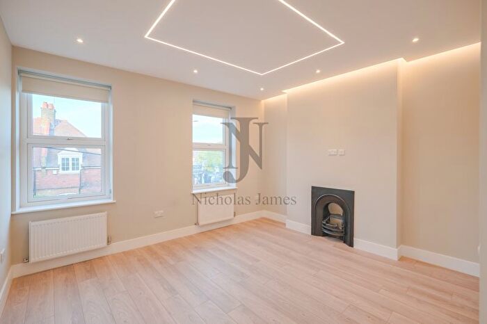 2 Bedroom Flat To Rent In High Street, Southgate, London, N14