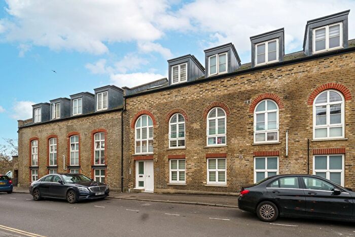 1 Bedroom Flat For Sale In North Road, Brentford, TW8