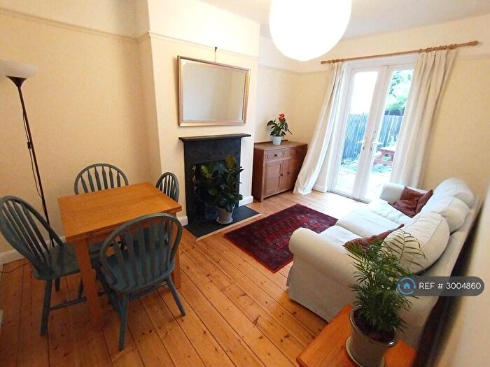4 Bedroom Semi-Detached House To Rent In Iffley Road, Oxford, OX4