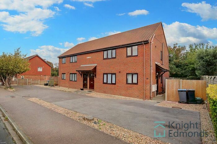 2 Bedroom Maisonette To Rent In Kirk Gardens, Walmer, CT14