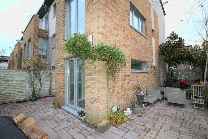 3 Bedroom End Of Terrace House To Rent In Broomhill Way, Hamworthy, Poole BH15