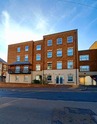 2 Bedroom Flat To Rent In Addington Street, Ramsgate, CT11
