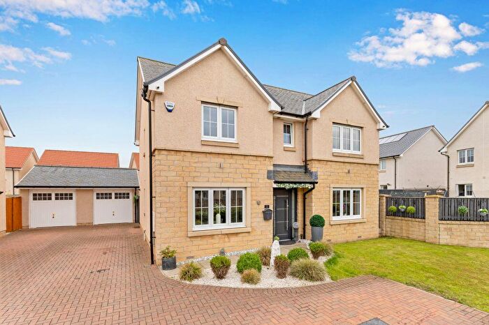 4 Bedroom Detached House For Sale In Redcroft Road, Danderhall, Midlothian, EH22