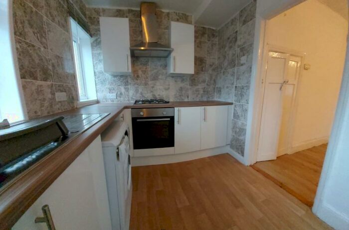2 Bedroom House To Rent In Carmarthen Road, Swansea, SA1