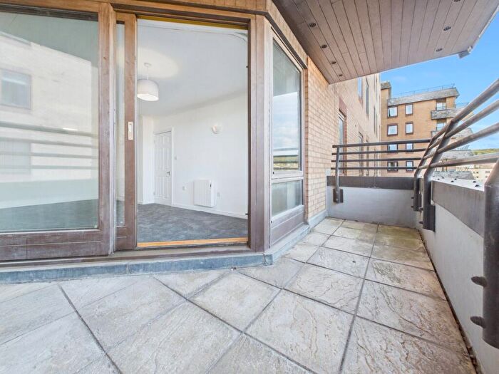 2 Bedroom Flat For Sale In Beach Road, Weston-Super-Mare, BS23