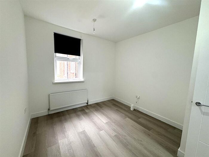 1 Bedroom Flat To Rent In Howard Road, London, NW2