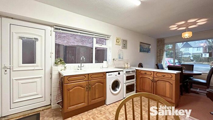 2 Bedroom Detached Bungalow For Sale In Nottingham Road, Mansfield, NG18