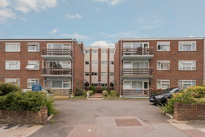 2 Bedroom Flat To Rent In Eversley Park Road, London N21