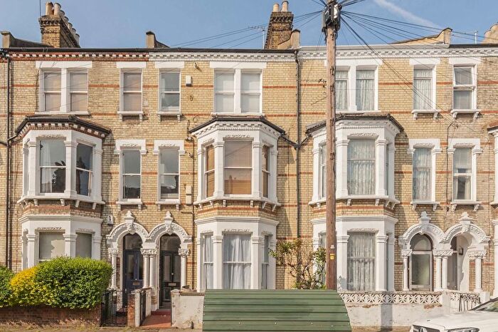 2 Bedroom Flat To Rent In Kenwyn Road, Clapham, SW4