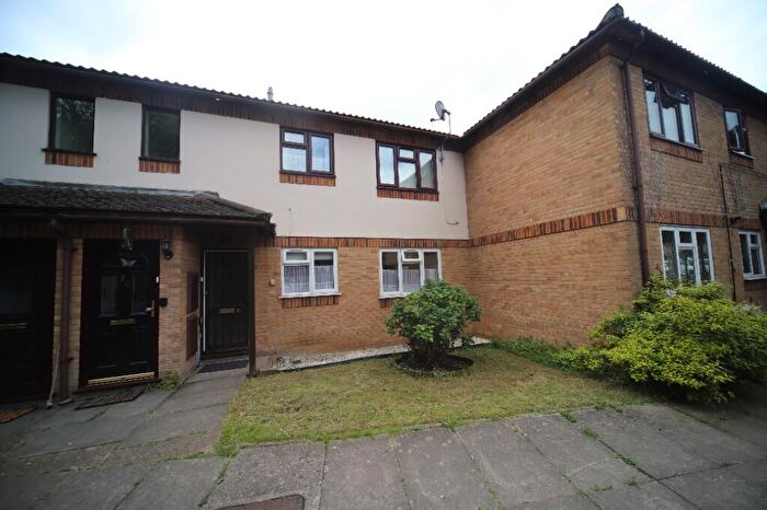 2 Bedroom Maisonette To Rent In Colman Close, Stanford-Le-Hope, Essex, SS17