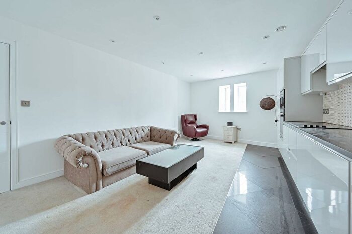 2 Bedroom Flat To Rent In Essoldo Court, Watford, WD18
