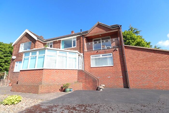 3 Bedroom Flat To Rent In Hough Top, Leeds, West Yorkshire, LS13