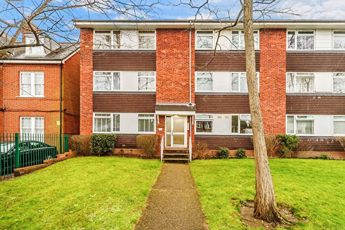 2 Bedroom Flat To Rent In King Charles Road, Highcroft, KT5