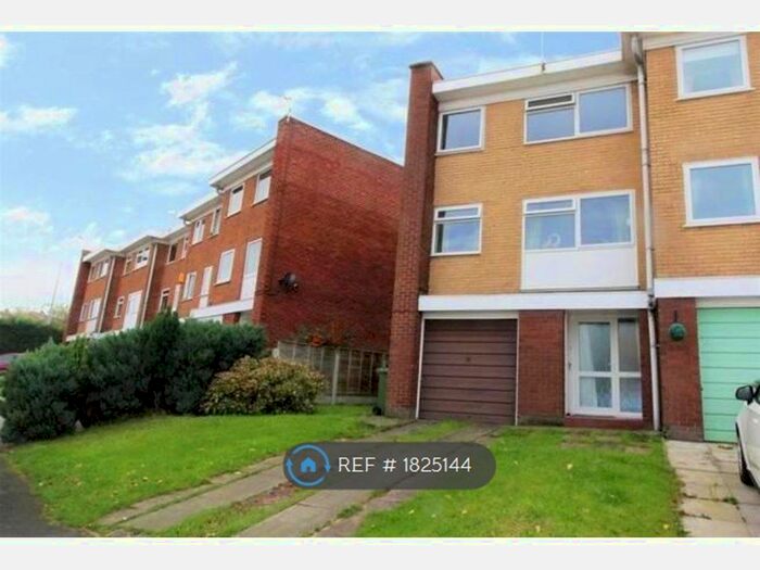 4 Bedroom Semi-Detached House To Rent In Sandfields, Frodsham, WA6