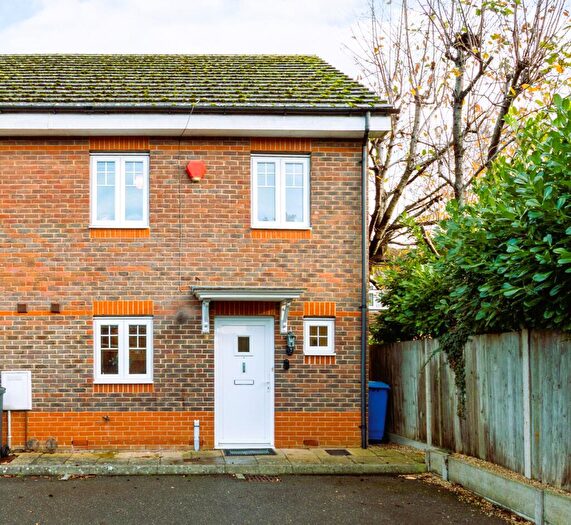 3 Bedroom End Of Terrace House To Rent In Emilia Close, Maidenhead, SL6