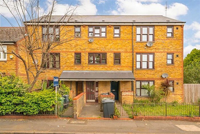 1 Bedroom Flat For Sale In Myatt Road, Stockwell, SW9