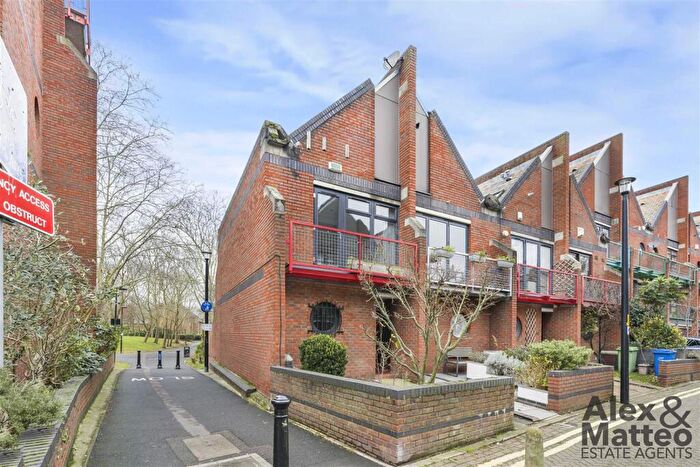 2 Bedroom House For Sale In Elephant Lane, Rotherhithe, SE16
