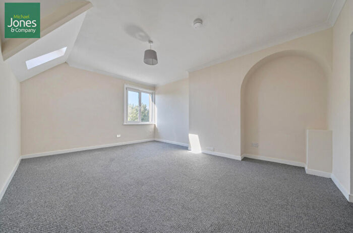 2 Bedroom Flat To Rent In Beach Road, Littlehampton, West Sussex, BN17