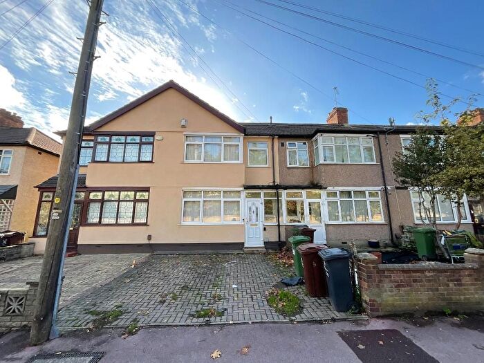 3 Bedroom Terraced House For Sale In Bull Lane, Dagenham, Essex, RM10