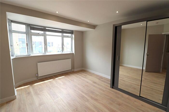 3 Bedroom Apartment To Rent In Cool Oak Lane, Hendon, London, NW9